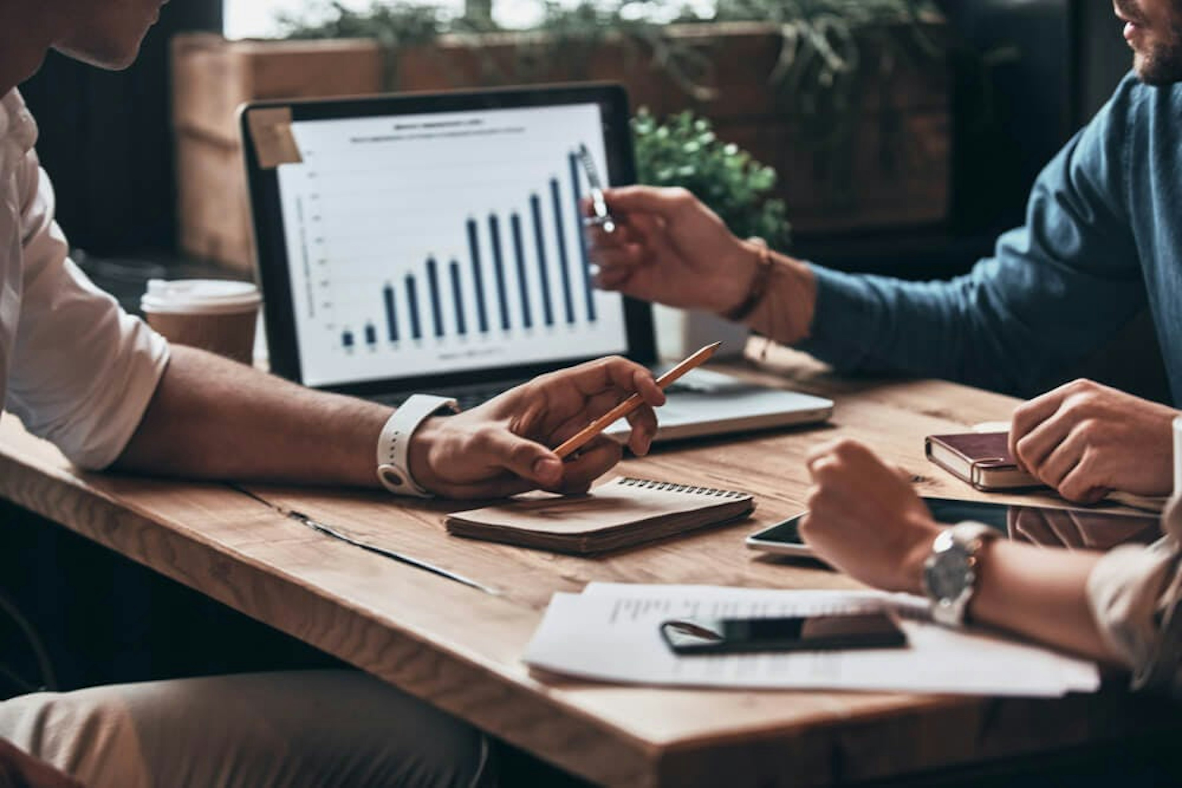 Online media monitoring helps businesses improve their performance